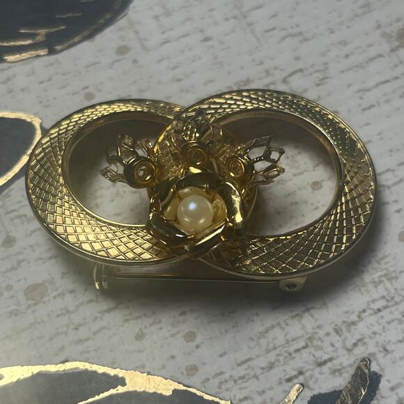 Vintage gold tone double circle flower bouquet faux pearl brooch pin D2 - Picture 2 of 8